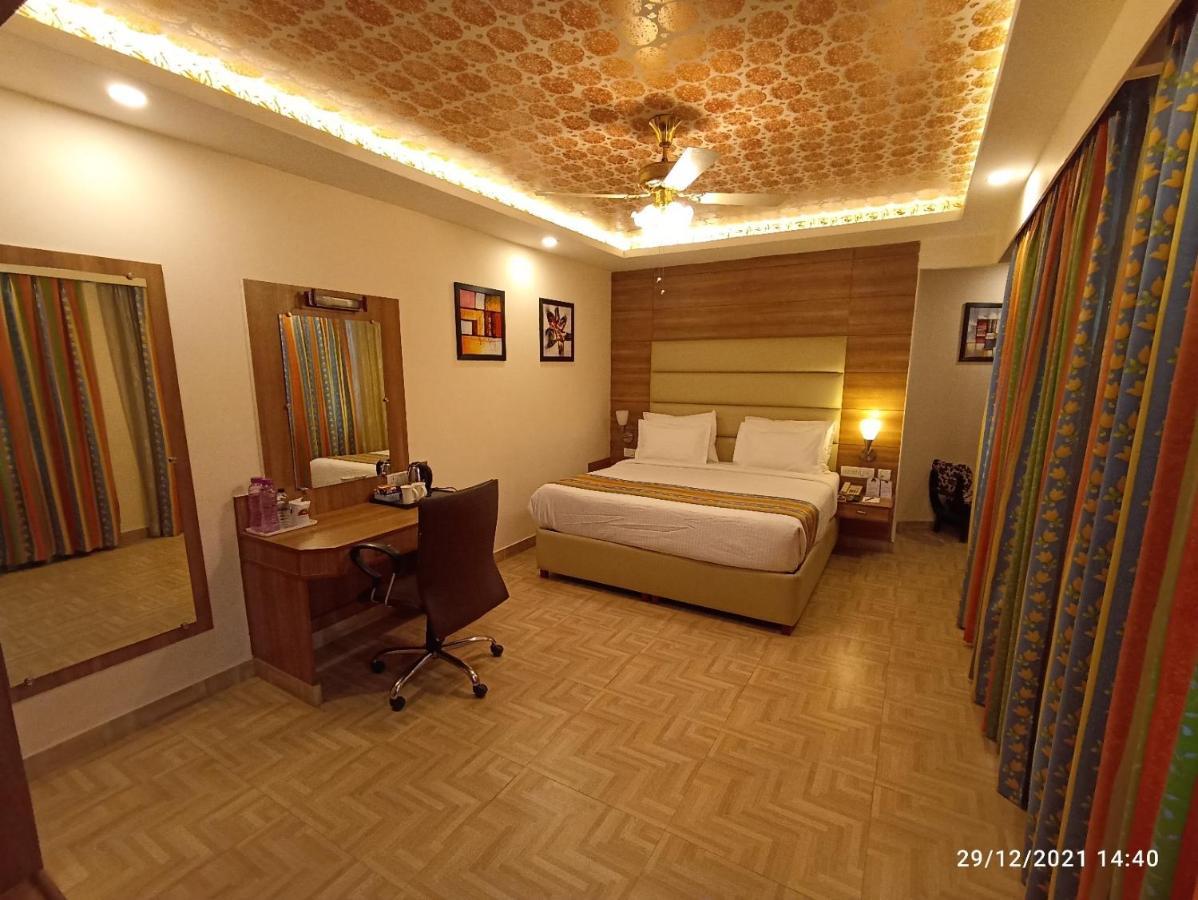 Grand Continental Hotel Allāhābād Junction Buitenkant foto