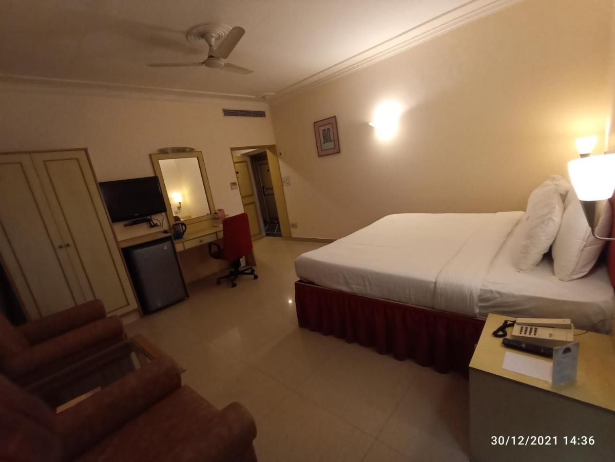 Grand Continental Hotel Allāhābād Junction Buitenkant foto