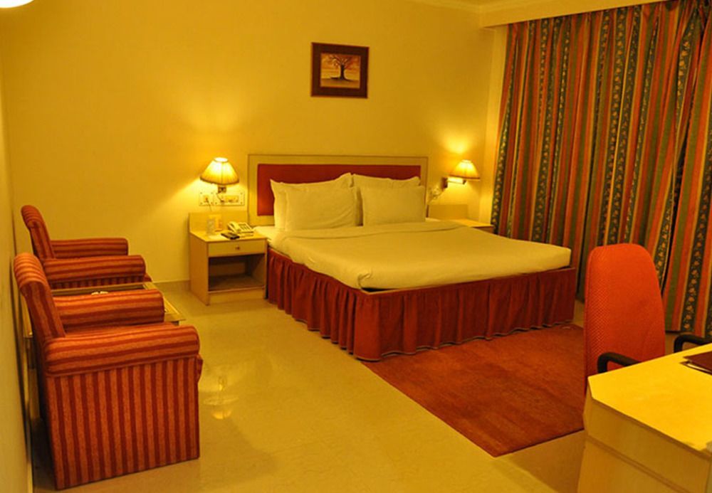 Grand Continental Hotel Allāhābād Junction Buitenkant foto